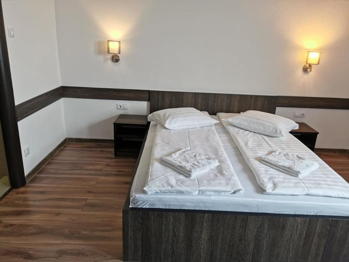 Hotel Tranzit 오도르헤이우세쿠이에스크 외부 사진