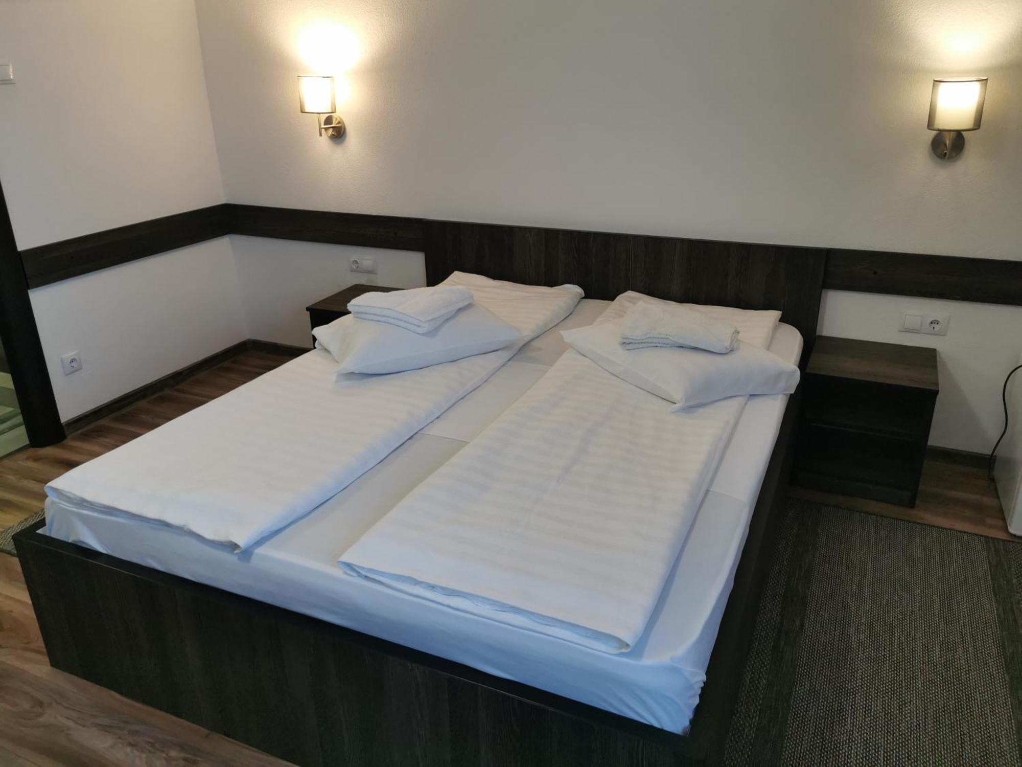 Hotel Tranzit 오도르헤이우세쿠이에스크 외부 사진