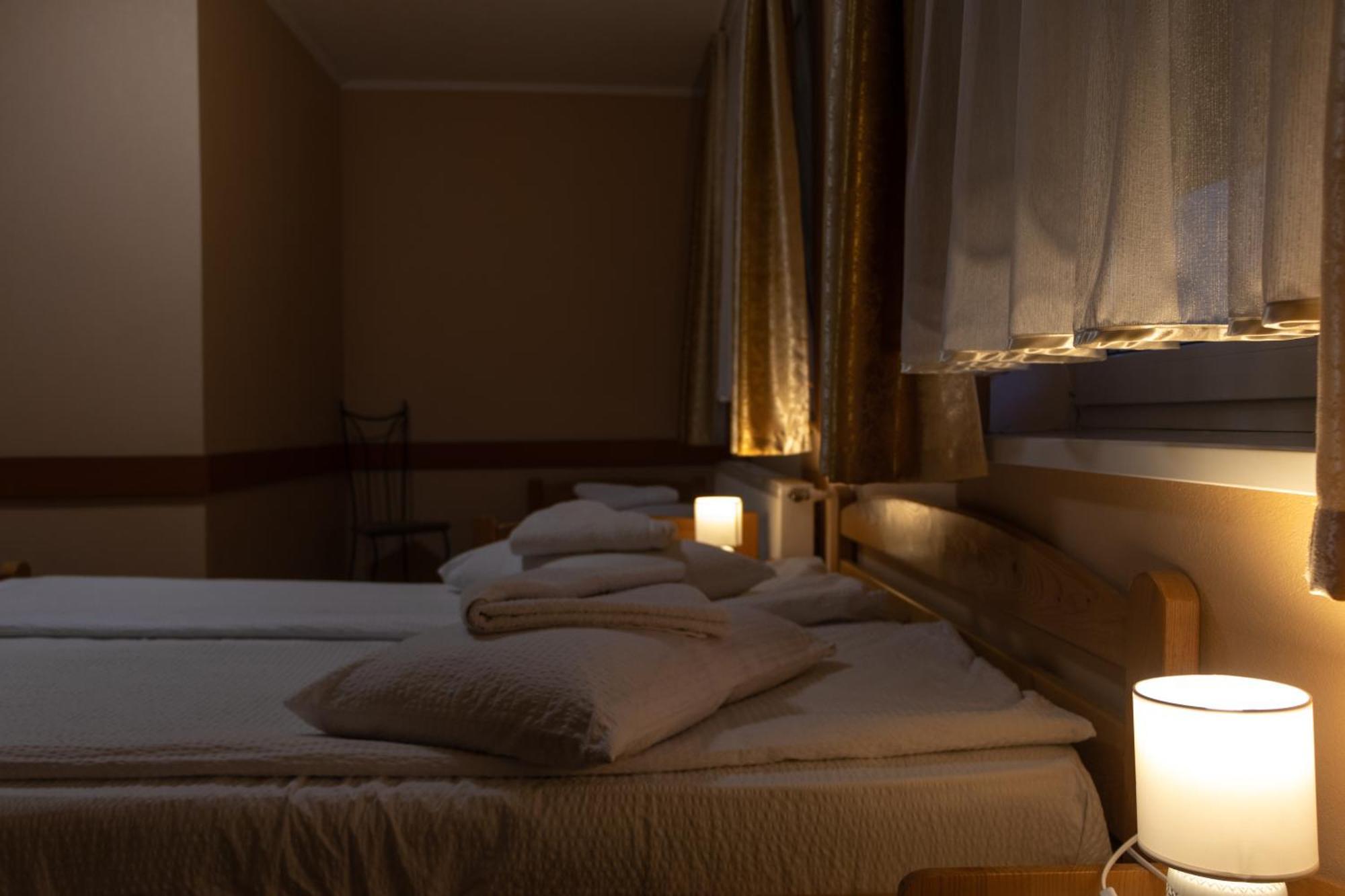 Hotel Tranzit 오도르헤이우세쿠이에스크 외부 사진